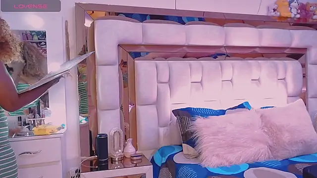 Aliana Ross online show from November 12, 7:28 am