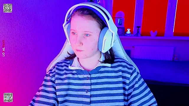 mon lola online show from January 14, 1:38 pm