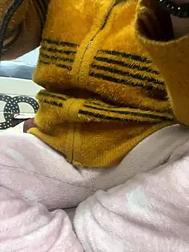 Red-Magic-25 online show from January 11, 8:52 am