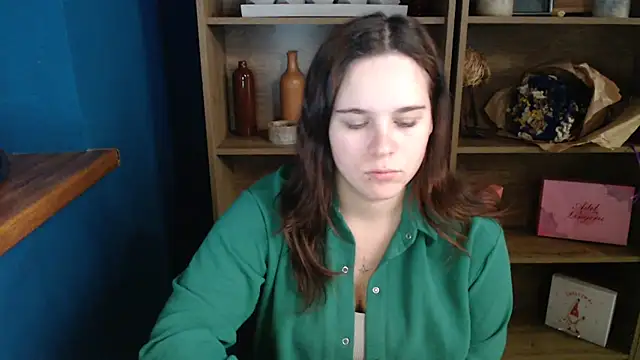 Snapshot of mini_girly chatting on October 9, 10:30 am mini girly online show from October 9, 10:30 am