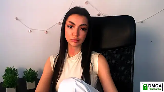 Lexi Jous online show from April 18, 1:02 pm