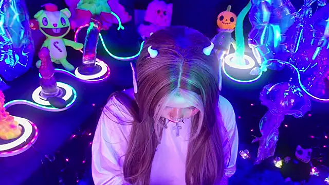 LaytonBox online show from February 8, 1:48 pm