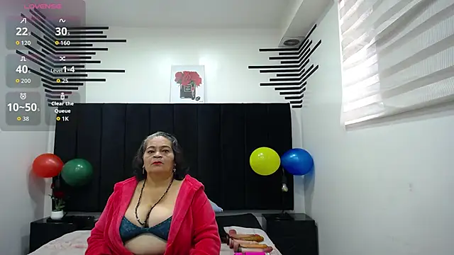 Snapshot of QueenMatturex chatting on October 12, 1:02 pm QueenMatturex online show from October 12, 1:02 pm