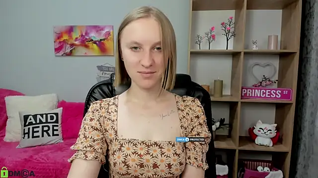 Snapshot of BeautyBlondy chatting on September 17, 11:08 am BeautyBlondy online show from September 17, 11:08 am
