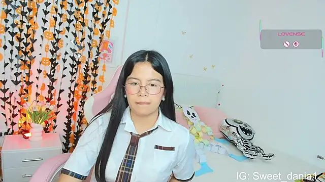 sweet dania  online show from October 18, 9:23 am