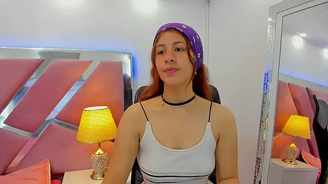 MiaQueen021 online show from November 18, 1:12 pm