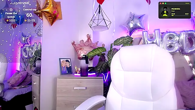 Snapshot of NyxAndria_1 chatting on October 7, 9:19 pm NyxAndria 1 online show from October 7, 9:19 pm