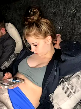 Snapshot of VioletxBlue chatting on September 14, 9:12 pm VioletxBlue online show from September 14, 9:12 pm