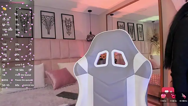 Snapshot of Sara__collins__ chatting on September 23, 12:36 pm Sara  collins   online show from September 23, 12:36 pm