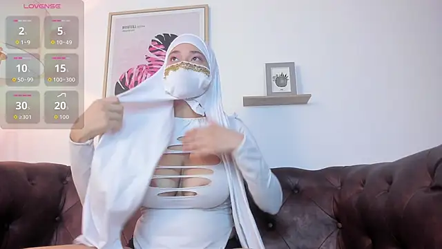 Snapshot of Alana_abad chatting on September 18, 12:37 pm Alana abad online show from September 18, 12:37 pm