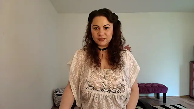 VixenVibesX online show from April 17, 7:43 am