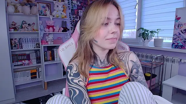 Snapshot of Catharsisi chatting on October 18, 2:31 pm Catharsisi online show from October 18, 2:31 pm