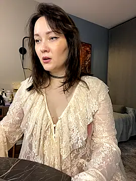 Kiss My Body online show from November 6, 1:50 pm