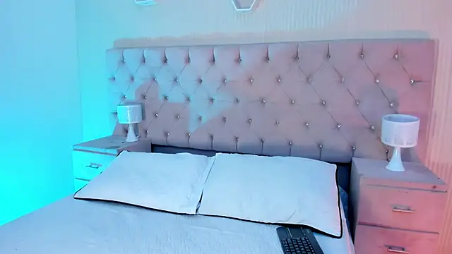 MattThompsonn online show from October 21, 9:30 pm