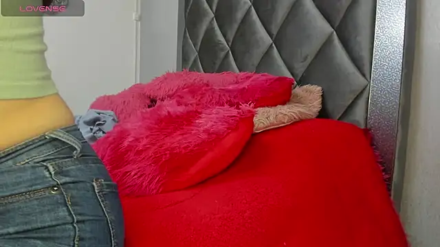 Snapshot of Sophiaa_Gomez chatting on September 17, 7:28 am Sophiaa Gomez online show from September 17, 7:28 am