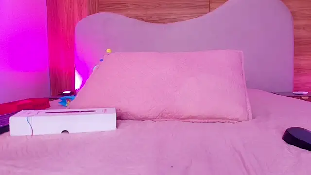 Auroraa miller online show from June 3, 3:18 am