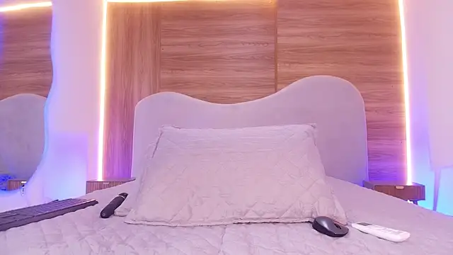 Auroraa miller online show from April 14, 3:06 am