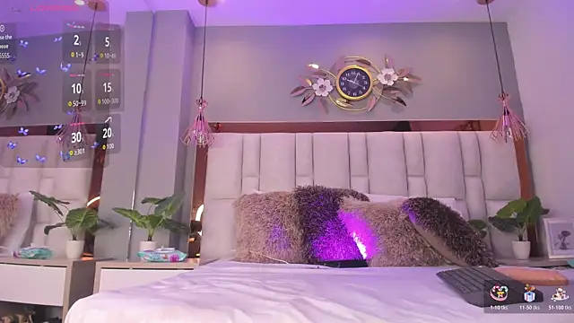 ArianaGolden online show from October 31, 3:05 pm