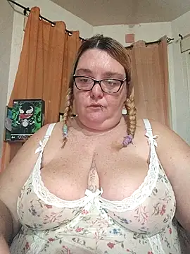 diosacurvy1984 online show from February 11, 9:00 am