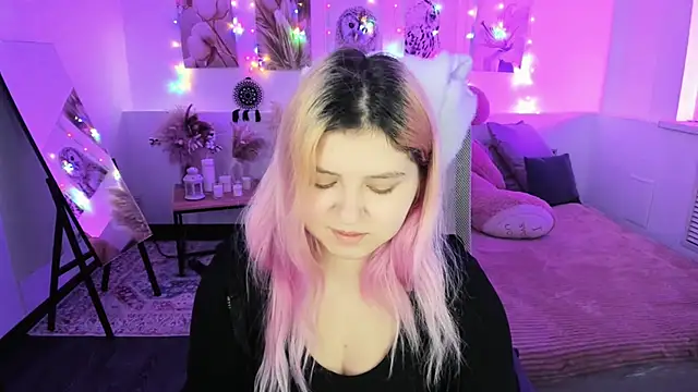 DiaAngell online show from March 10, 7:29 pm