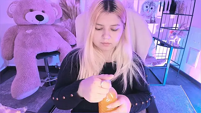 DiaAngell online show from January 8, 10:36 pm