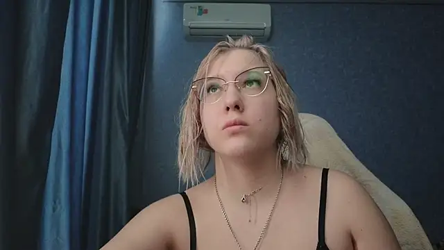 HotBrandyX online show from March 19, 10:19 am