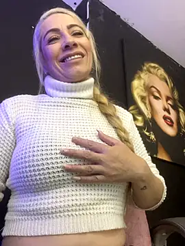 Snapshot of viktoria_davis_ chatting on October 11, 1:43 am viktoria davis online show from October 11, 1:43 am