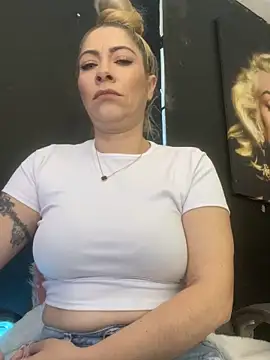 viktoria davis  online show from February 14, 11:40 pm