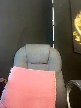 Snapshot of viktoria_davis_ chatting on October 19, 12:01 am viktoria davis online show from October 19, 12:01 am