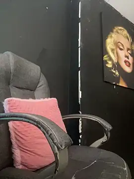 Snapshot of viktoria_davis_ chatting on October 3, 1:22 am viktoria davis online show from October 3, 1:22 am