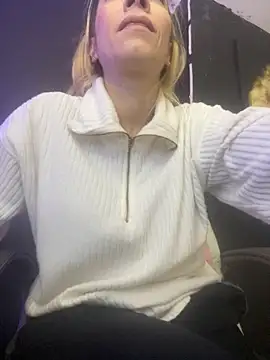 Snapshot of viktoria_davis_ chatting on September 19, 12:31 am viktoria davis online show from September 19, 12:31 am
