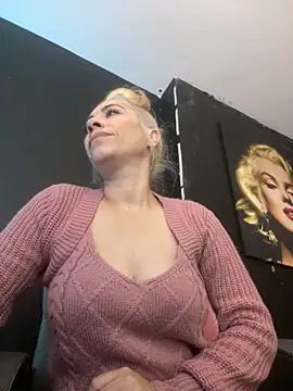 Snapshot of viktoria_davis_ chatting on October 1, 1:10 am viktoria davis online show from October 1, 1:10 am