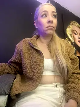 Snapshot of viktoria_davis_ chatting on October 12, 1:52 am viktoria davis online show from October 12, 1:52 am