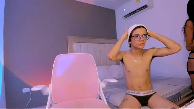 purpleonfir3 online show from September 19, 6:01 am