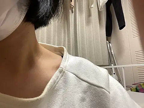 Snapshot of riri_riri_jp chatting on October 15, 10:18 am riri riri jp online show from October 15, 10:18 am