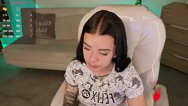 Nicole Foxx  online show from March 12, 7:49 pm