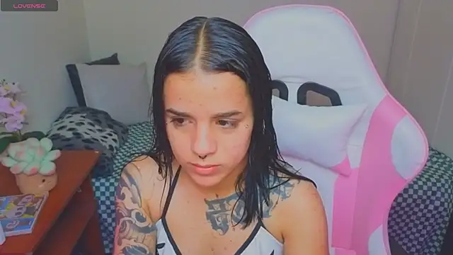 Nicole Foxx  online show from June 23, 6:50 pm