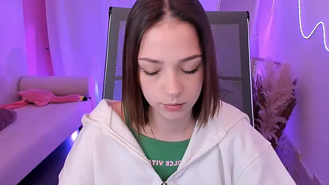 PamBeesly online show from December 15, 8:52 am