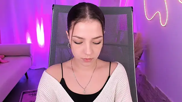 PamBeesly online show from January 12, 9:25 am