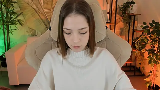 PamBeesly online show from January 8, 8:18 am