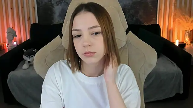 PamBeesly online show from October 28, 8:42 am