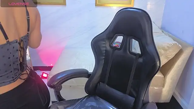 Paulette v online show from March 27, 1:23 pm