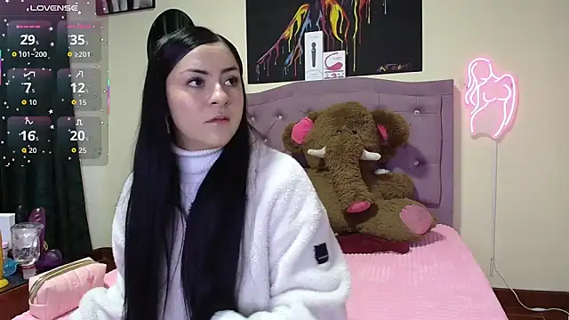 Emmie Hot online show from March 27, 11:55 am