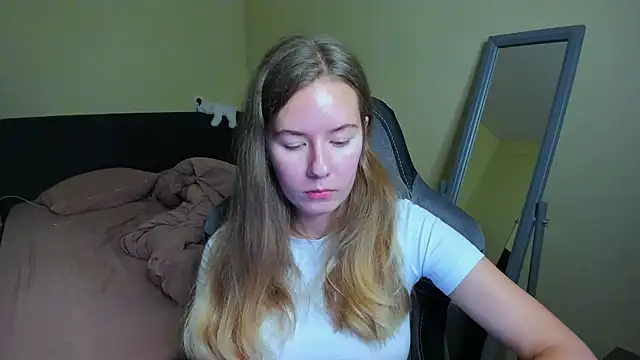 EmilyPaw online show from October 19, 11:12 am