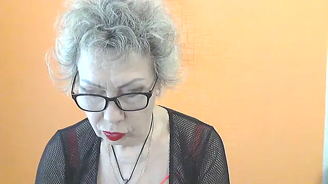 NessyJenixs online show from April 16, 8:25 am