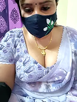 Queenflowerr online show from November 17, 9:43 am