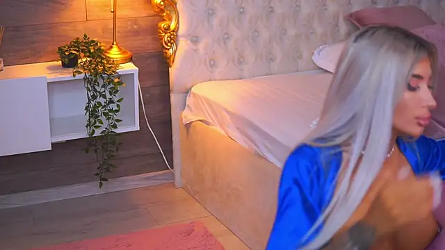 Juicy Jessye online show from June 23, 3:26 am