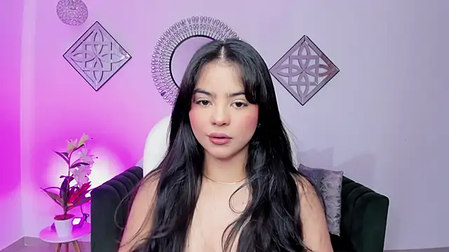 Snapshot of Layla_Breezee chatting on October 18, 2:31 pm Layla Breezee online show from October 18, 2:31 pm