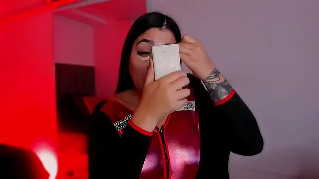 bonnieAn online show from April 13, 11:33 am