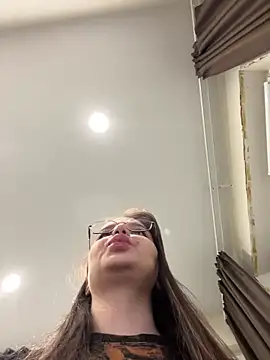 Snapshot of SamanthaHolt chatting on October 13, 8:00 pm SamanthaHolt online show from October 13, 8:00 pm